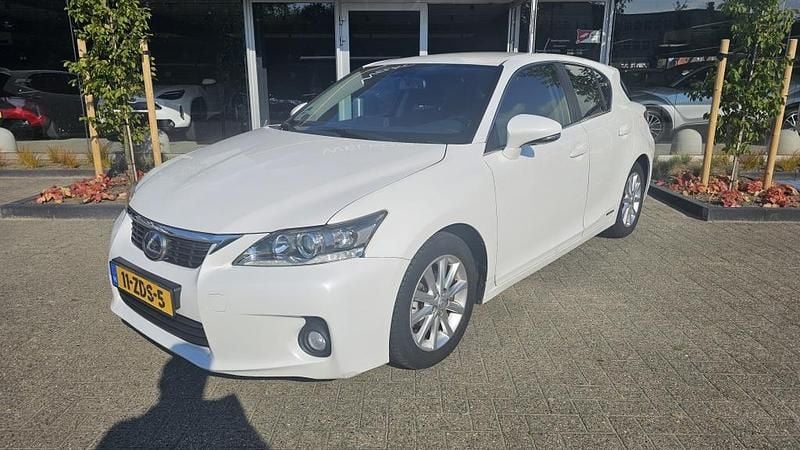 Wit Gebruikt 2012 Lexus CT200h Business Edition Hatchback | € 8.450 (Iets duurder) - Afbeelding 1/4