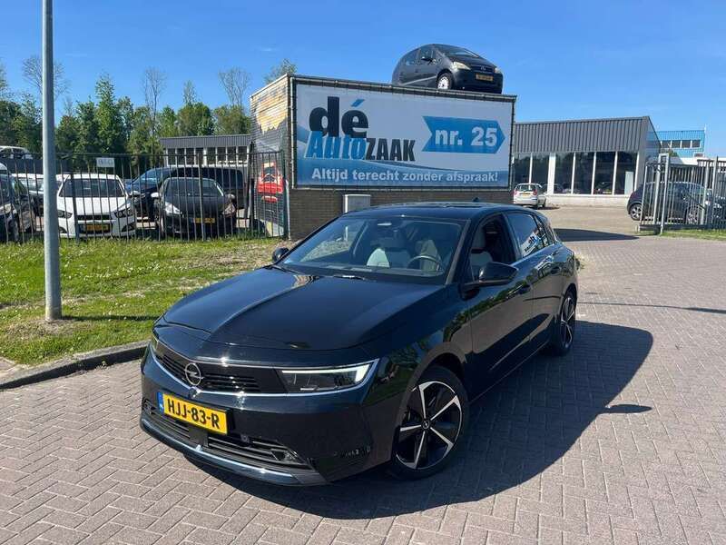 Zwart Gebruikt 2023 Opel Astra Hatchback | € 29.995 (Eerlijke prijs) - Afbeelding 1/4