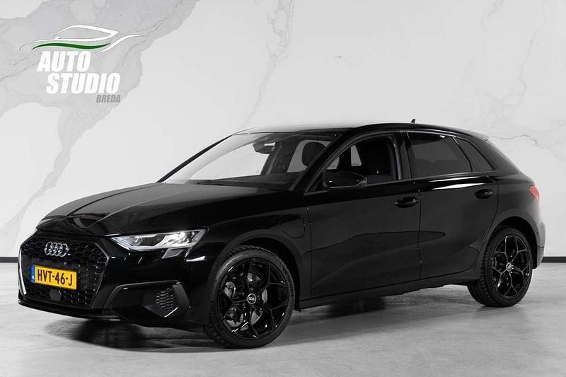 Zwart Gebruikt 2022 Audi A3 Sportback e-tron Sedan | € 27.495 (Eerlijke prijs) - Afbeelding 1/4