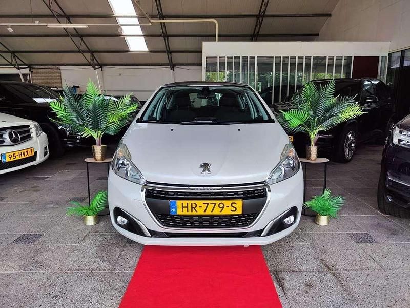 Wit Gebruikt 2015 Peugeot 208 Hatchback | € 4.250 (Eerlijke prijs) - Afbeelding 1/3