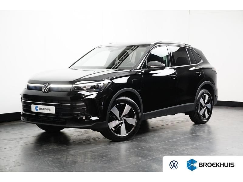 Zwart Nieuw 2025 VW Tiguan Life SUV | € 50.895 (Goede deal) - Afbeelding 1/4