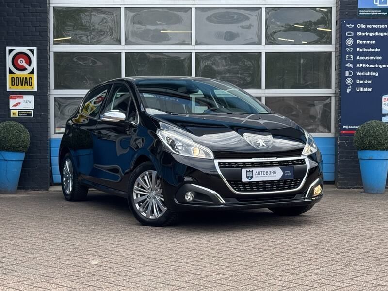 Zwart Gebruikt 2018 Peugeot 208 Allure Hatchback | € 12.370 (Duur) - Afbeelding 1/4