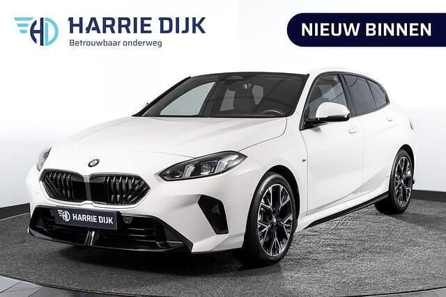 Wit Gebruikt 2025 BMW 120 M Sport Hatchback | € 39.795 (Super prijs) - Afbeelding 1/4