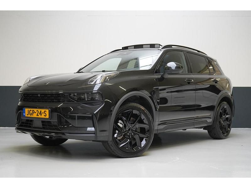 Zwart Gebruikt 2024 Lynk & Co 01 SUV | € 31.445 (Eerlijke prijs) - Afbeelding 1/4
