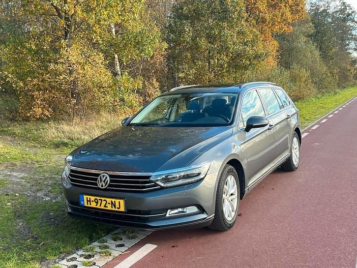 Grijs Occasion 2015 VW Passat Edition Stationwagen | € 14.850 (Iets duurder) - Afbeelding 1/4