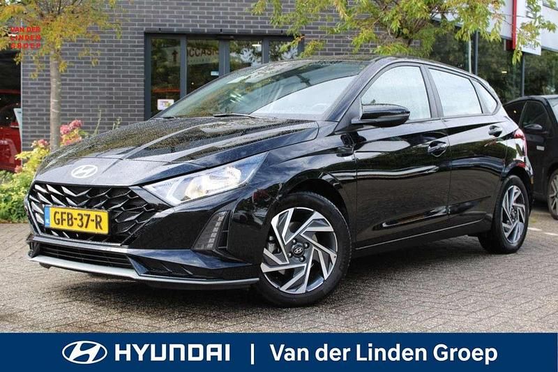 Zwart Gebruikt 2024 Hyundai i20 Comfort Hatchback | € 20.450 (Eerlijke prijs) - Afbeelding 1/4
