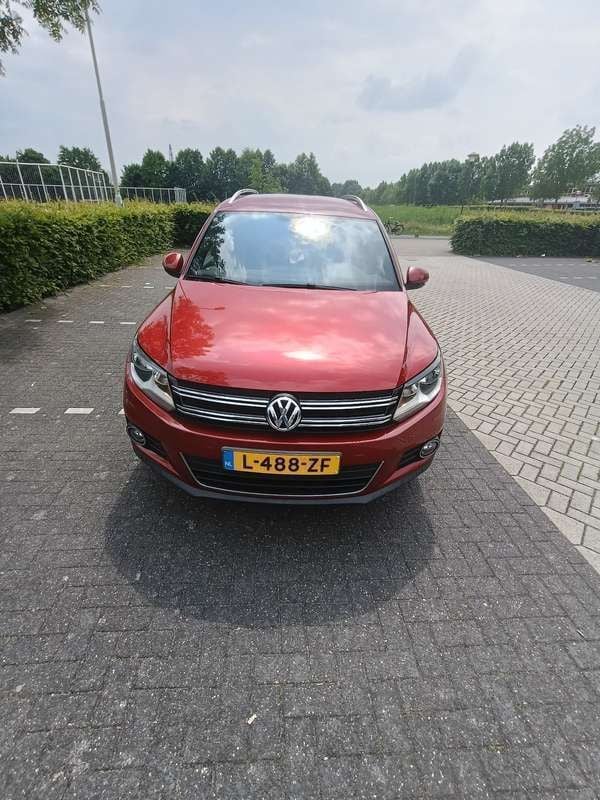 Rood Gebruikt 2013 VW Tiguan Sport SUV | € 9.750 (Eerlijke prijs) - Afbeelding 1/4