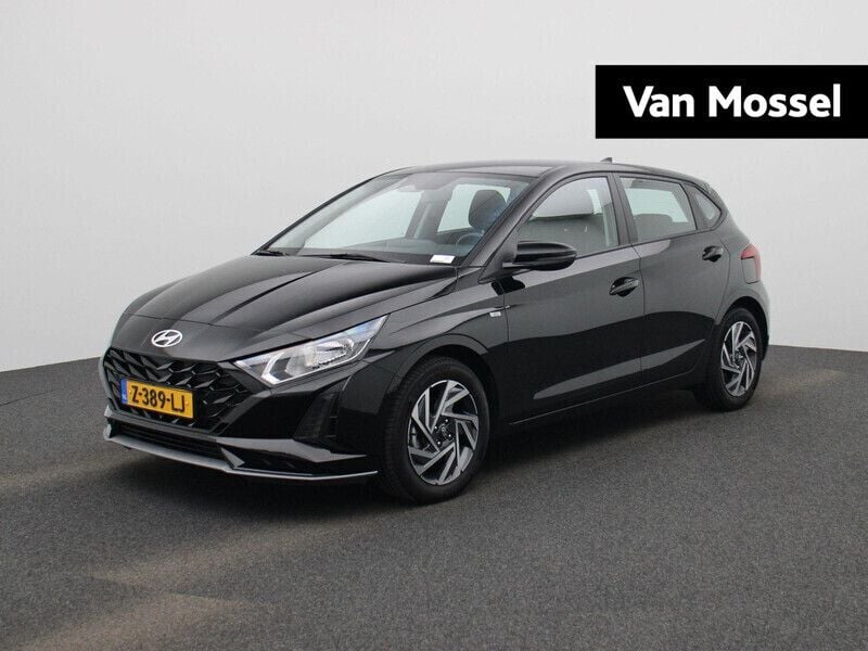 Phantom black (donker zwart) Gebruikt 2024 Hyundai i20 Comfort Hatchback | € 18.840 (Goede deal) - Afbeelding 1/4