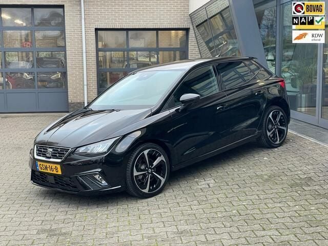 Zwart Gebruikt 2024 Seat Ibiza FR Hatchback | € 25.950 (Iets duurder) - Afbeelding 1/4