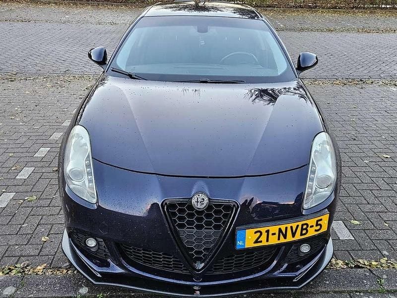 Blauw Gebruikt 2010 Alfa Romeo Giulietta Distinctive MPV | € 4.500 (Goede deal) - Afbeelding 1/4