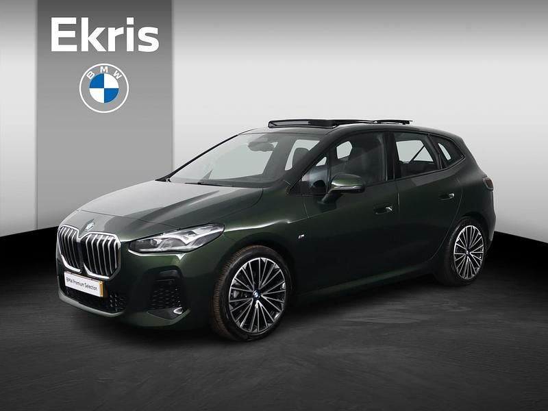 Groen Gebruikt 2025 BMW 220 Comfort Edition Stationwagen | € 44.900 (Duur) - Afbeelding 1/4