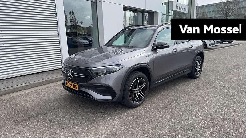 Grijs Gebruikt 2022 Mercedes EQB300 AMG line SUV | € 37.900 (Eerlijke prijs) - Afbeelding 1/4