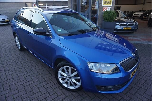 Blauw Gebruikt 2016 Skoda Octavia Business Line Stationwagen | € 9.945 (Eerlijke prijs) - Afbeelding 1/4