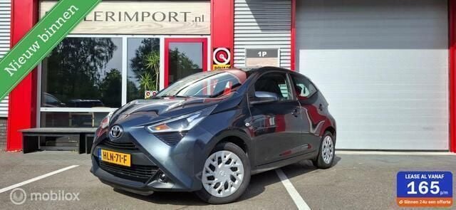 Grijs Gebruikt 2019 Toyota Aygo X-play Hatchback | € 9.495 (Goede deal) - Afbeelding 1/4