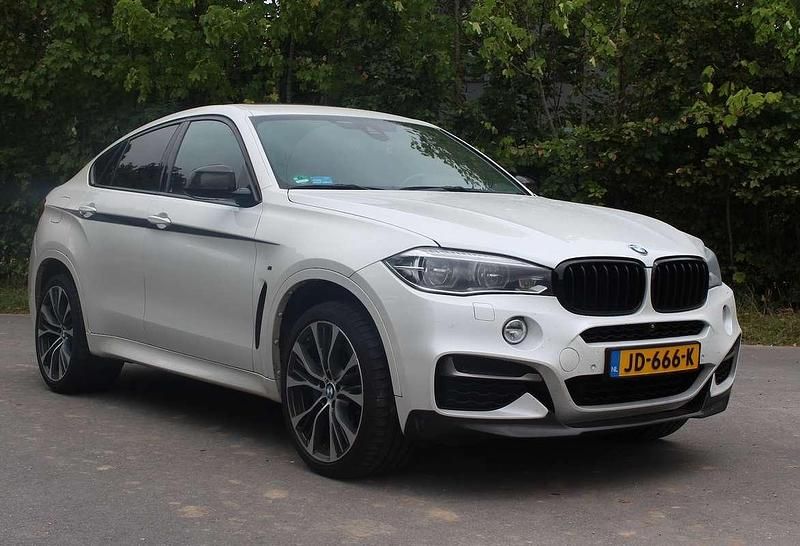 Wit Gebruikt 2015 BMW X6 M M Performance SUV | € 31.500 - Afbeelding 1/4