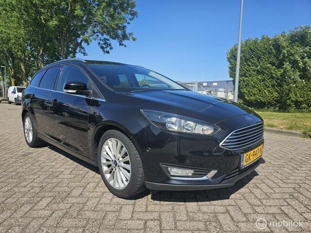 Zwart Gebruikt 2015 Ford Focus Titanium Stationwagen | € 2.999 (Super prijs) - Afbeelding 1/4