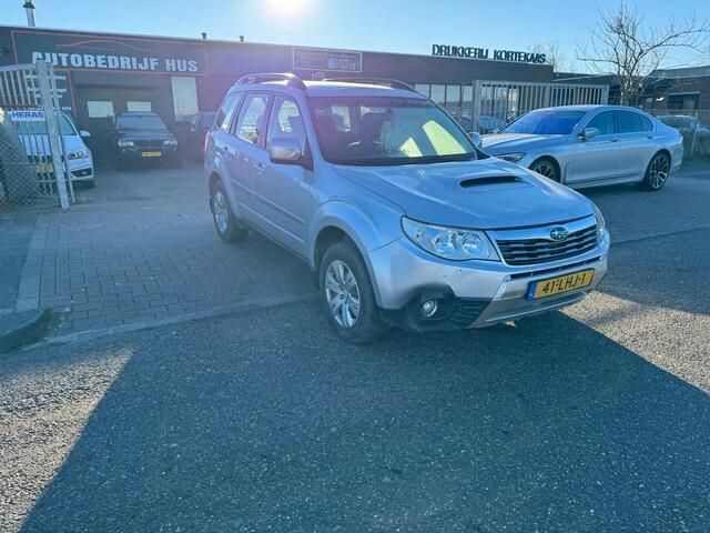 Grijs Gebruikt 2010 Subaru Forester SUV | € 1.750 (Eerlijke prijs) - Afbeelding 1/4