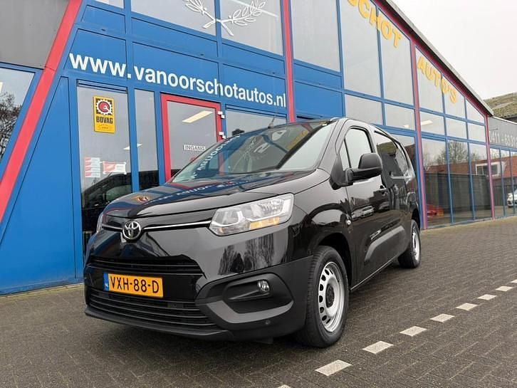 Zwart Occasion 2023 Toyota Proace City City MPV | € 14.900 (Goede deal) - Afbeelding 1/4