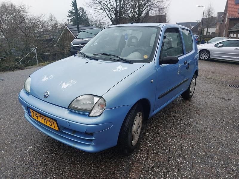 Blauw (metallic) Occasion 2004 Fiat Seicento S Hatchback | € 1.295 (Eerlijke prijs) - Afbeelding 1/4