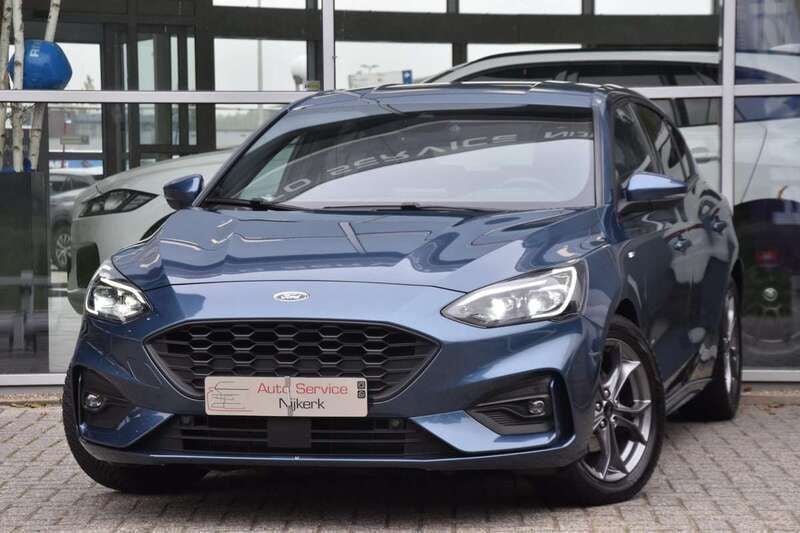 Blauw, metallic lak Gebruikt 2022 Ford Focus Business Edition Hatchback | € 14.450 (Goede deal) - Afbeelding 1/4