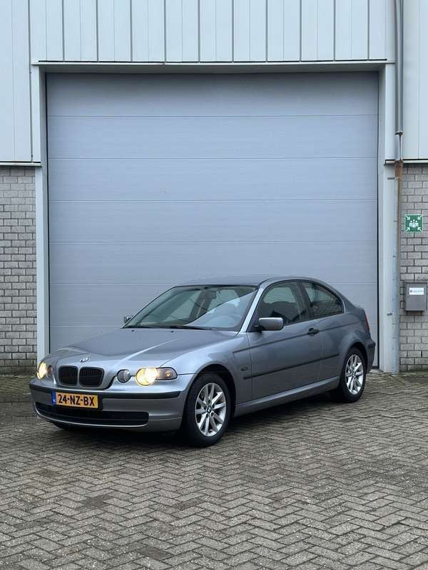 Grijs Gebruikt 2004 BMW 316 Compact Hatchback | € 2.500 (Iets duurder) - Afbeelding 1/4