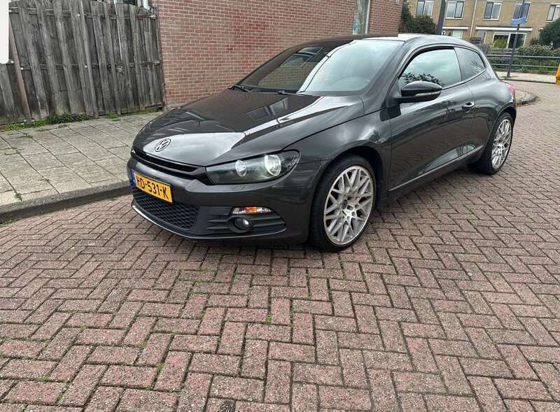 Grijs Gebruikt 2008 VW Scirocco Highline Coupé | € 4.500 (Eerlijke prijs) - Afbeelding 1/4