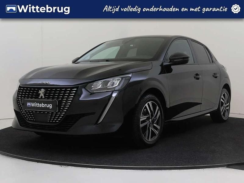 Zwart, metallic lak Gebruikt 2023 Peugeot 208 Allure Hatchback | € 18.625 (Eerlijke prijs) - Afbeelding 1/3