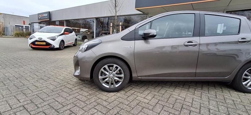 Occasion Toyota Yaris Hybrid 2016 Grijs Hatchback