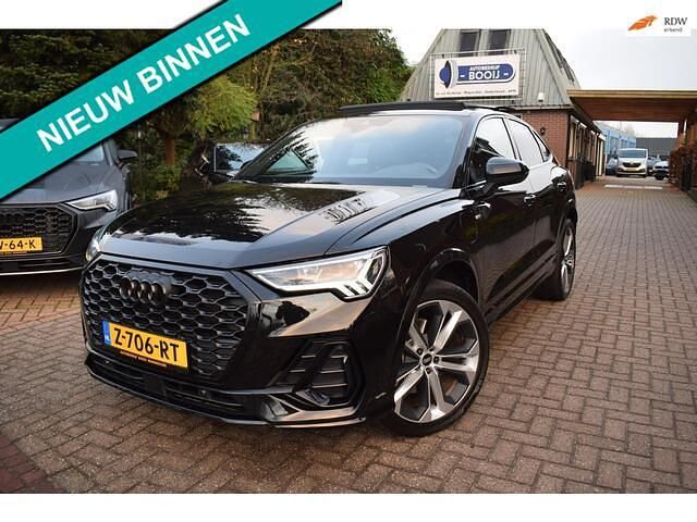 Zwart (metallic) Occasion 2021 Audi Q3 Sportback Design SUV | € 38.745 (Iets duurder) - Afbeelding 1/4