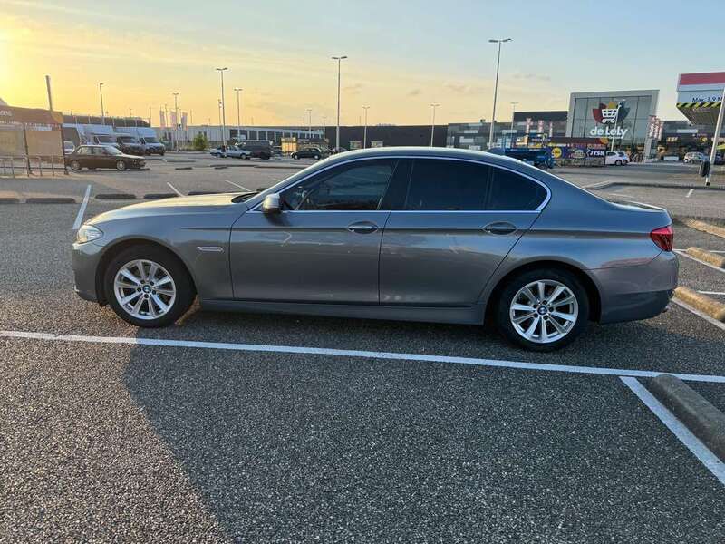 Grijs Gebruikt 2015 BMW 520 Executive Sedan | € 16.999 (Eerlijke prijs) - Afbeelding 1/4