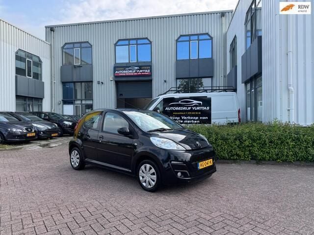 Zwart Gebruikt 2013 Peugeot 107 Active Hatchback | € 5.995 (Eerlijke prijs) - Afbeelding 1/4