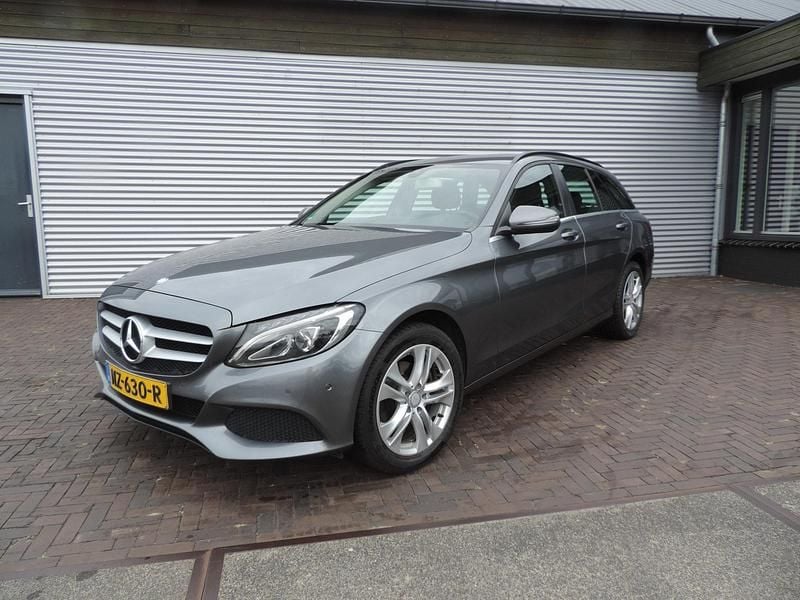 Grijs Gebruikt 2017 Mercedes C160 Premium Coupé | € 14.950 (Duur) - Afbeelding 1/4