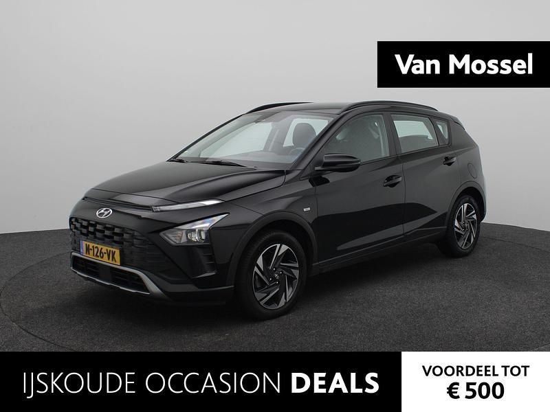 Phantom black (x5b) (donker zwart) Occasion 2022 Hyundai Bayon Comfort SUV | € 16.440 (Eerlijke prijs) - Afbeelding 1/4