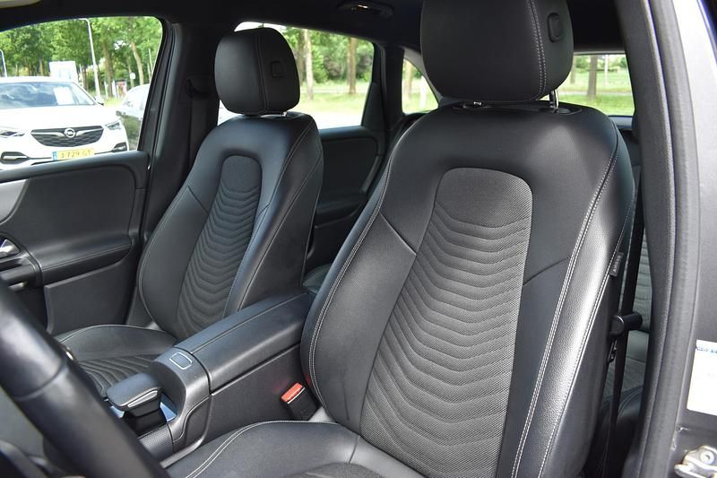 Occasion Mercedes B180 Business 136 PK (100 kW) 2019 Grijs MPV