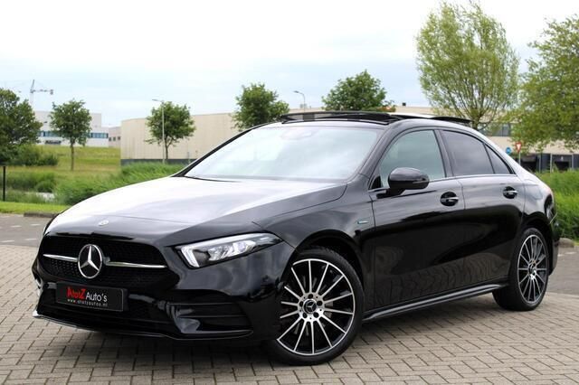 Zwart Gebruikt 2021 Mercedes A250 AMG Sedan | € 32.450 (Iets duurder) - Afbeelding 1/4