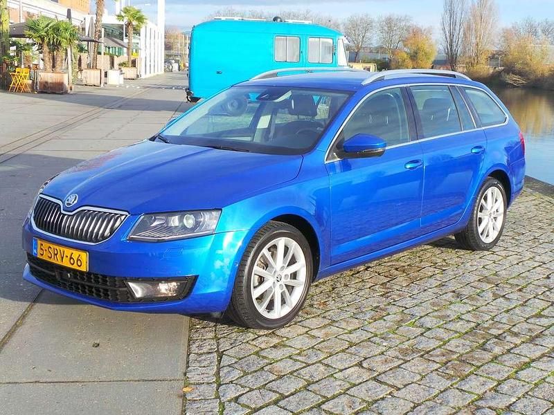 Blauw Occasion 2013 Skoda Octavia Business Line Stationwagen | € 6.000 (Goede deal) - Afbeelding 1/4