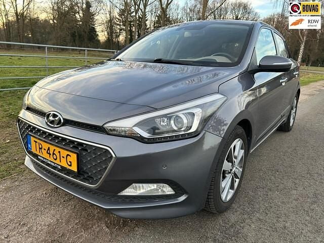 Grijs Occasion 2015 Hyundai i20 Hatchback | € 11.750 (Goede deal) - Afbeelding 1/4