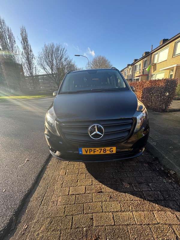 Zwart Gebruikt 2022 Mercedes Vito MPV | € 27.500 (Iets duurder) - Afbeelding 1/4