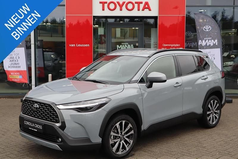 Grijs Gebruikt 2025 Toyota Corolla Cross Style SUV | € 37.400 (Goede deal) - Afbeelding 1/4