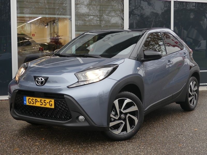 Grijs Nieuw 2024 Toyota Aygo Limited Hatchback | € 21.395 (Iets duurder) - Afbeelding 1/4