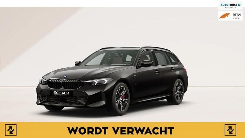 Zwart Occasion 2023 BMW 320e M Sport Stationwagen | € 37.950 (Super prijs) - Afbeelding 1/4