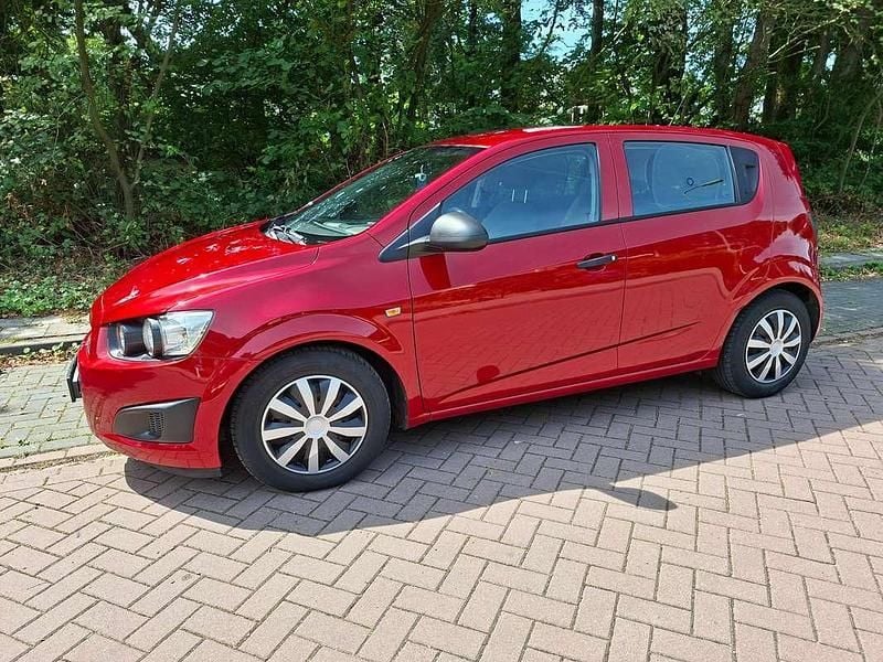 Rood Gebruikt 2011 Chevrolet Aveo LS Hatchback | € 3.650 (Eerlijke prijs) - Afbeelding 1/4