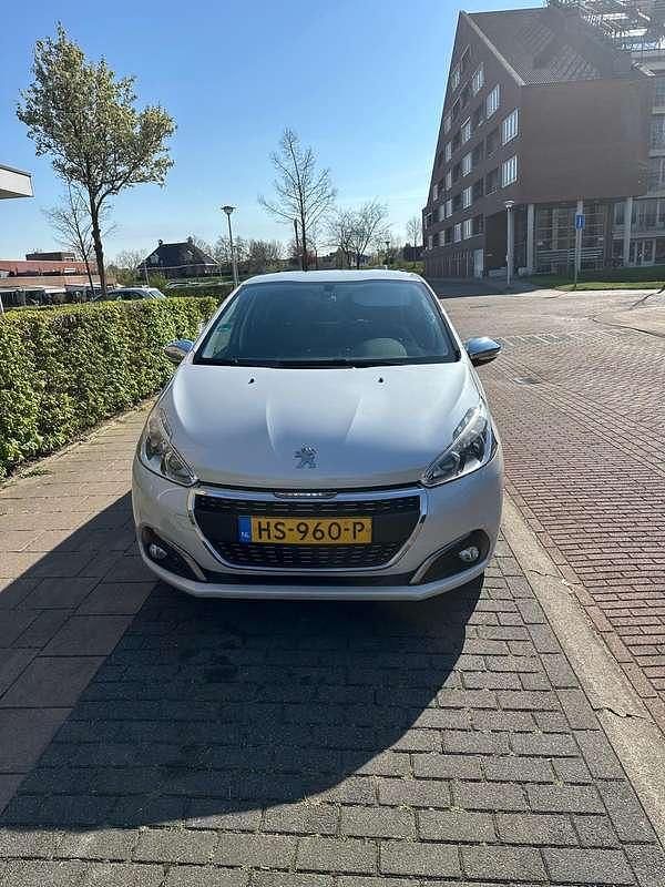 Wit Gebruikt 2016 Peugeot 208 Hatchback | € 4.950 (Goede deal) - Afbeelding 1/4
