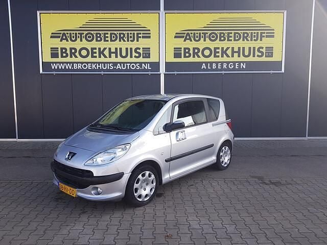 Grijs (metallic) Occasion 2005 Peugeot 1007 MPV | € 850 (Goede deal) - Afbeelding 1/4