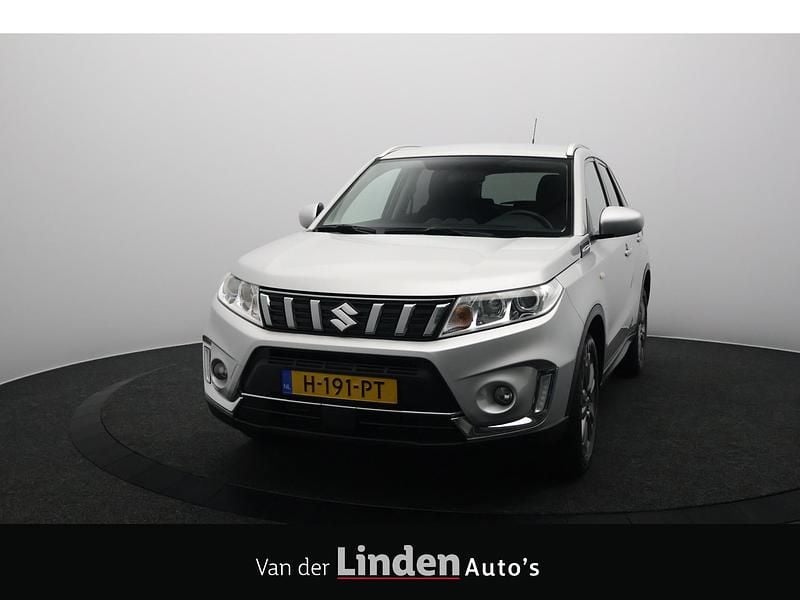 Grijs Occasion 2020 Suzuki Vitara SUV | € 18.845 (Eerlijke prijs) - Afbeelding 1/4