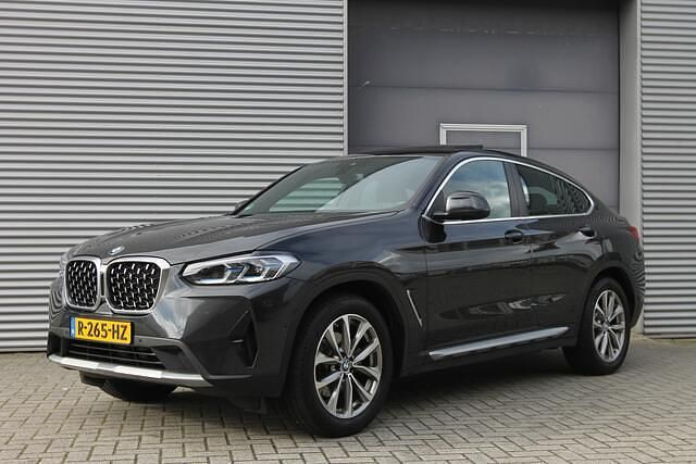 Grijs Gebruikt 2022 BMW X4 Efficient Dynamics SUV | € 49.999 - Afbeelding 1/4