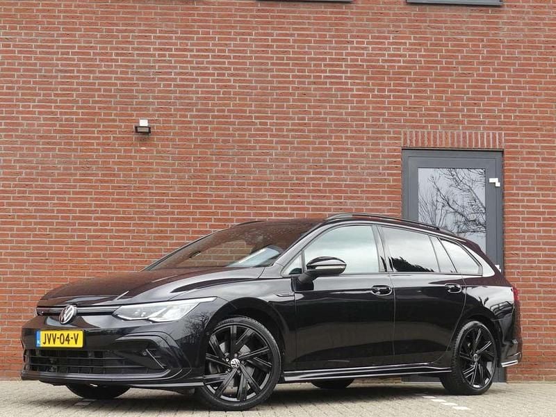 Occasion VW Golf VIII R-line 191 PK (140 kW) 2022 Zwart (metallic) Stationwagen