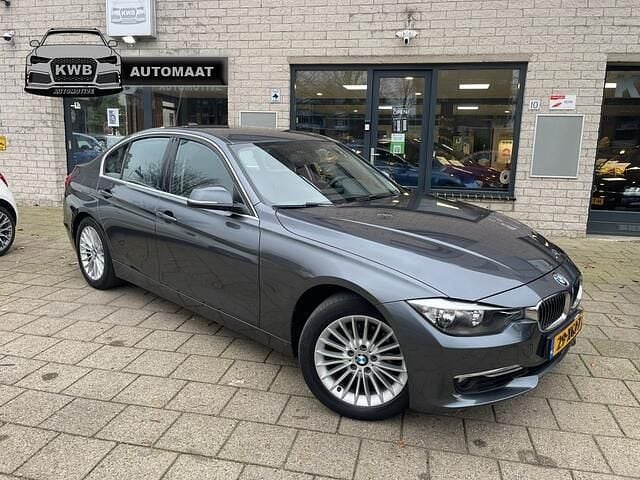 Grijs Gebruikt 2012 BMW 320 Executive Sedan | € 9.750 (Goede deal) - Afbeelding 1/4