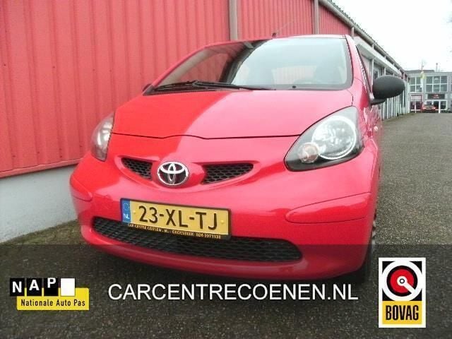 Rood Gebruikt 2007 Toyota Aygo Hatchback | € 2.450 (Iets duurder) - Afbeelding 1/4