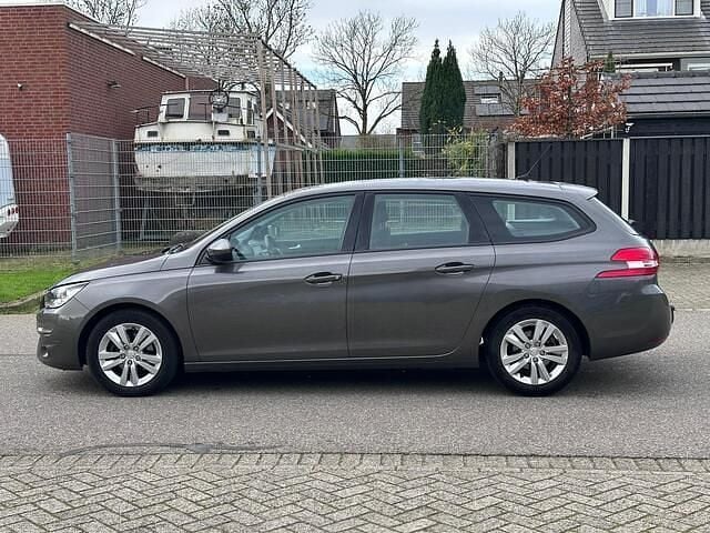 Grijs Gebruikt 2016 Peugeot 308 SW Allure Stationwagen | € 8.950 (Goede deal) - Afbeelding 1/4